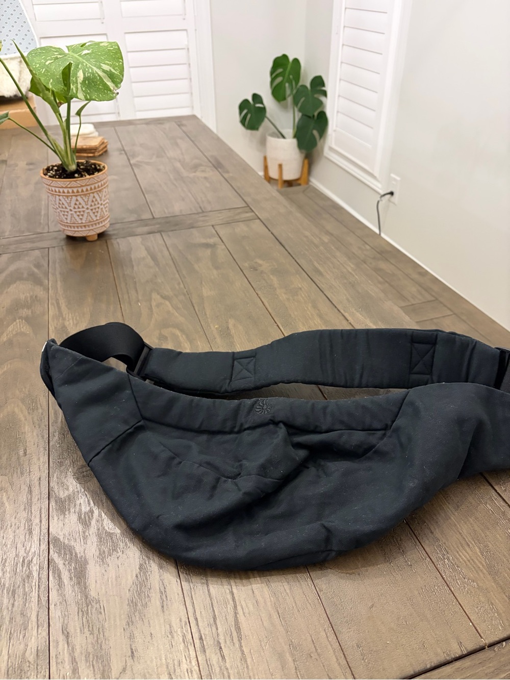 Ergobaby Upsie in Black
